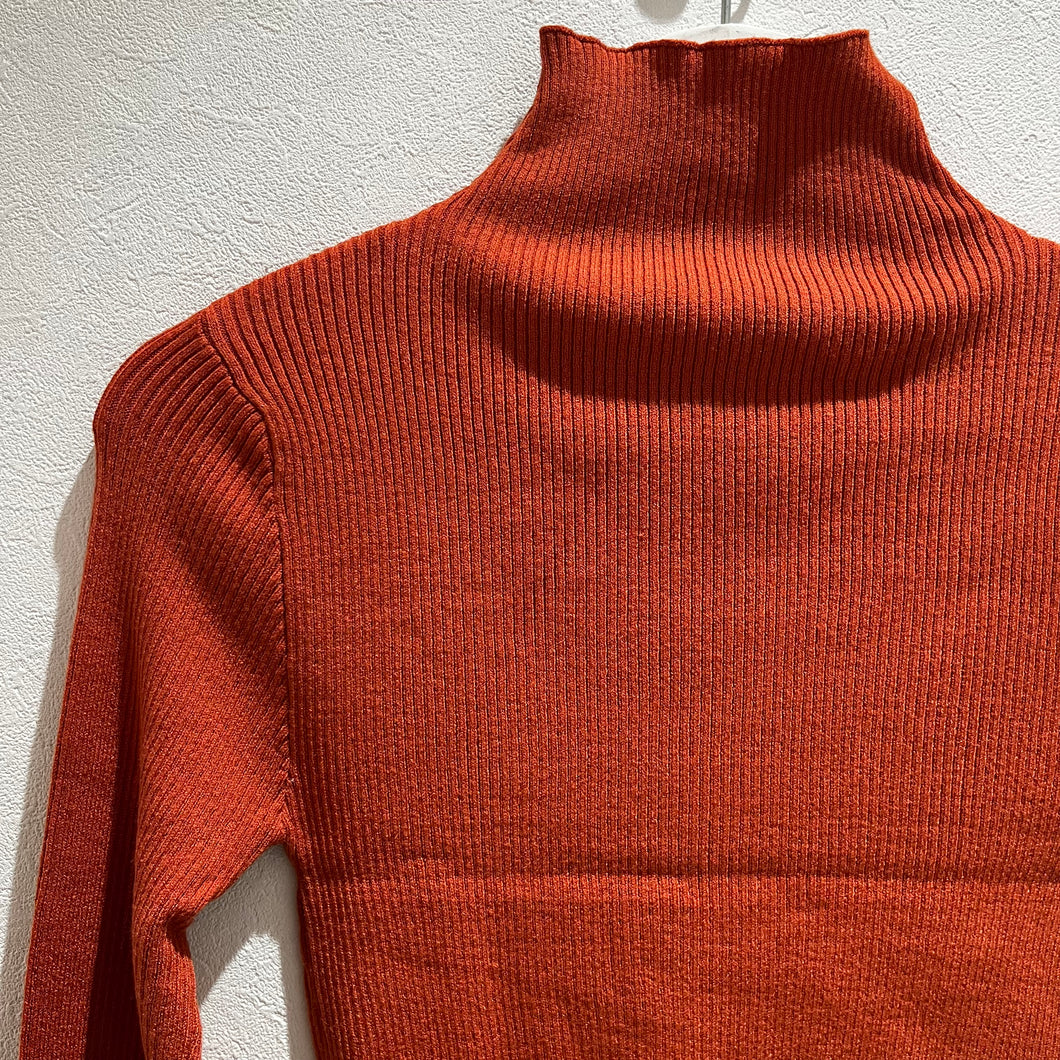 ハイネックプルオーバー