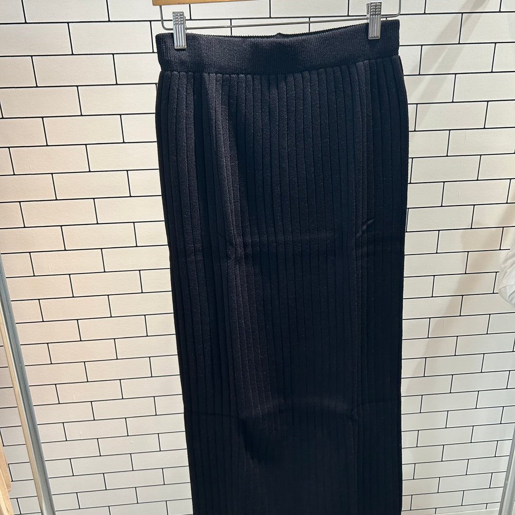 リブニットタイトスカート