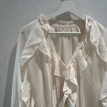 画像をギャラリービューアに読み込む, フリルブラウス
