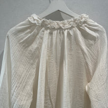 画像をギャラリービューアに読み込む, フリルブラウス
