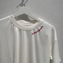 画像をギャラリービューアに読み込む, 首元ワンポイント刺繍ロゴTシャツ
