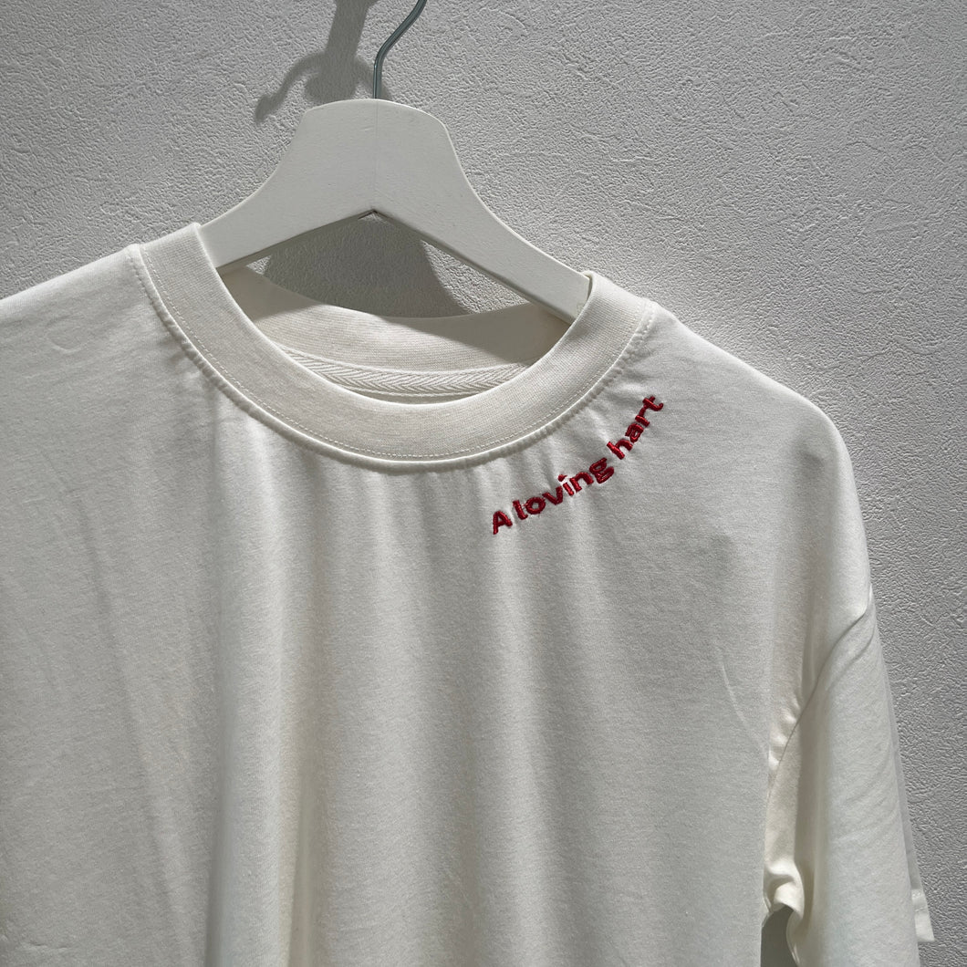 首元ワンポイント刺繍ロゴTシャツ