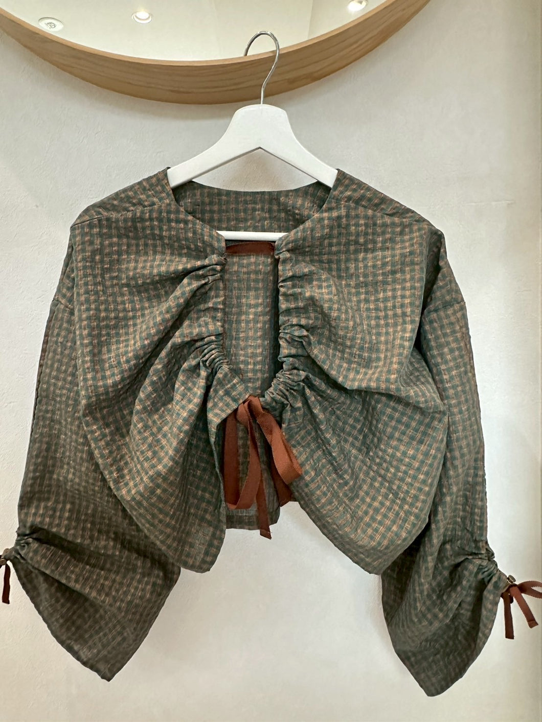 バックオープンドローストリングギャザートップス