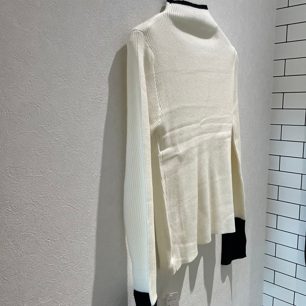配色スリット袖ハイネックニット