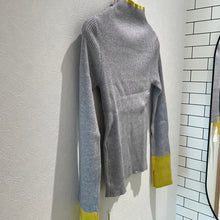 画像をギャラリービューアに読み込む, 配色スリット袖ハイネックニット
