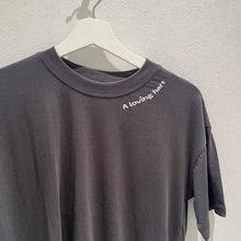 画像をギャラリービューアに読み込む, 首元ワンポイント刺繍ロゴTシャツ
