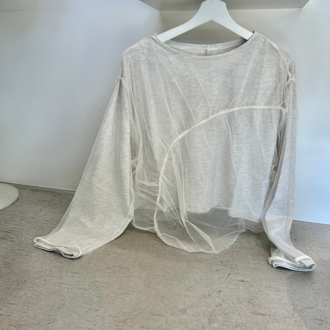 チュールレイヤードトップス