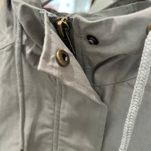 画像をギャラリービューアに読み込む, ウォッシュコットン前後差ヘムマウンテンパーカー
